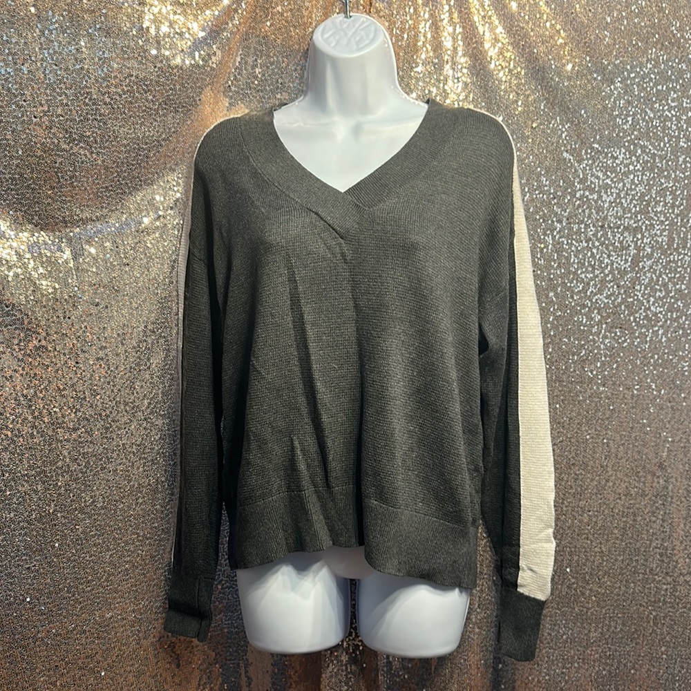 Banana Republic women’s s L grey & white sweater